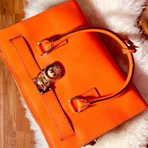 New Classy Michael Kors Purse Size L